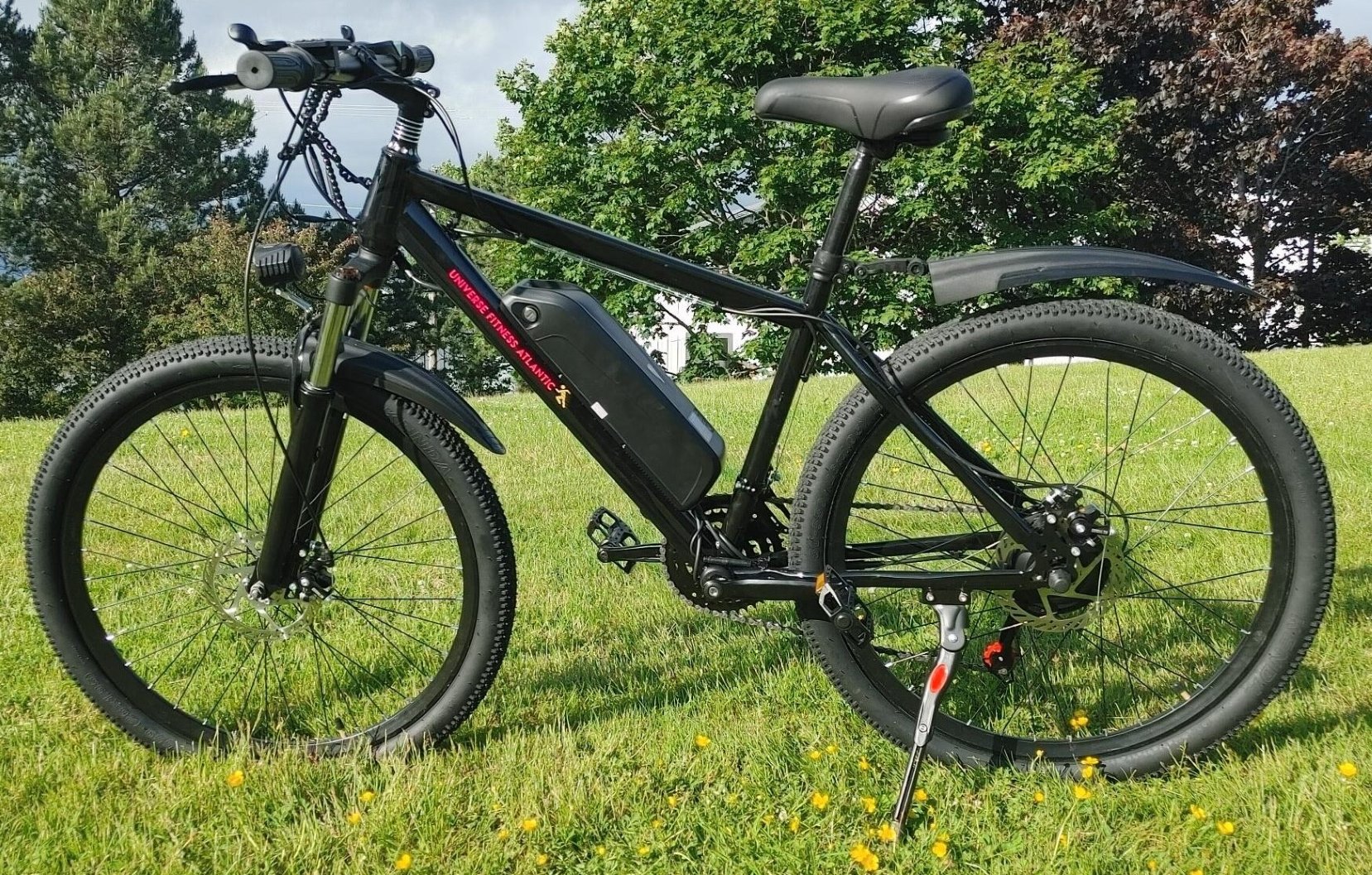 Vélo électrique noir vue de côté, Capital Bikes Gatineau